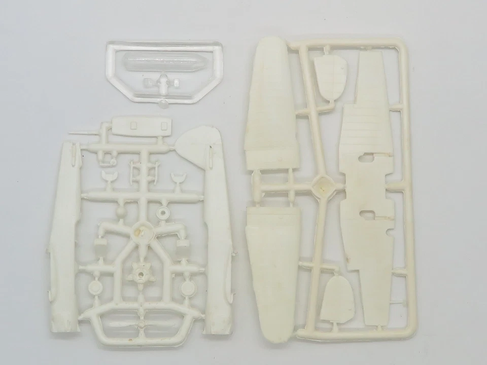 Amodel 7227 - Yak -18 - 1:72 - Immagine 4 di 4