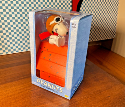 2004 PLAYING MANTIS MEMORY LANE PEANUTS SNOOPY AS WW1 FLYING ACE  SDCC Exclusive