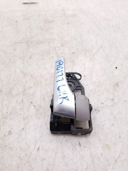 Toyota Camry 2015 lado del conductor montaje de manija de puerta trasera  Foto 3 de 4