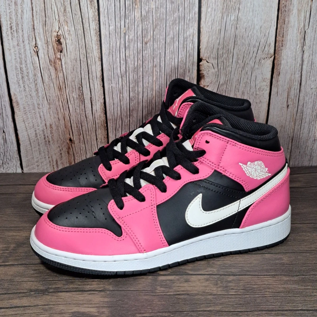 Jordan 1 mid store black and pink