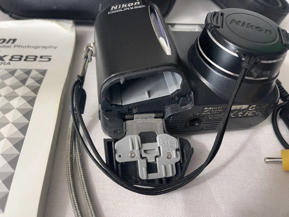 Nikon Coolpix 885 Apenas Peças Porta Bateria Quebrada VEJA FOTOS Câmera Aparência RARA - Imagem 3 de 4
