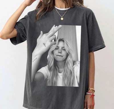 Renee Rapp Middle Finger Bite Me Tour T-Shirt | Vintage Charcoal Unisex Tee