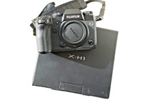 Fujifilm APS-C Kamera X-H1, 24,3 MB, CMOS III Senor, Filmsimulation, Schwarz