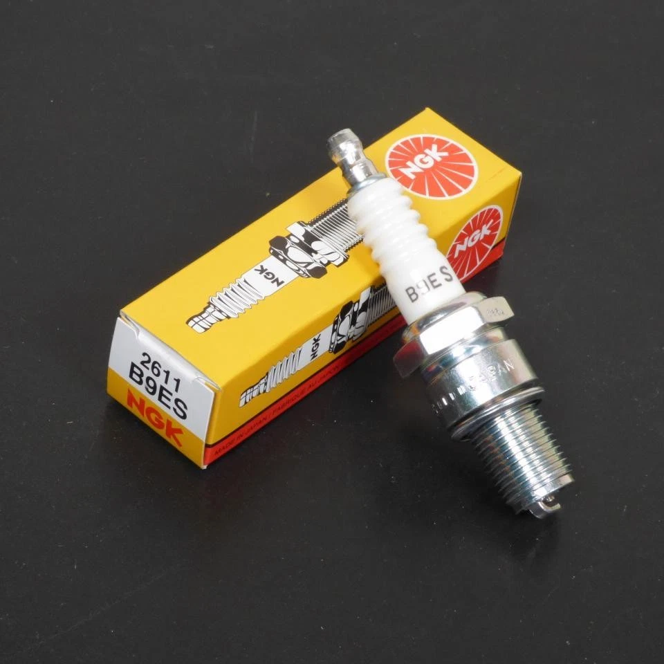 Bougie d'allumage NGK pour Moto Gilera 50 SMT 2004 à 2010 B9ES Neuf - Photo 1/4