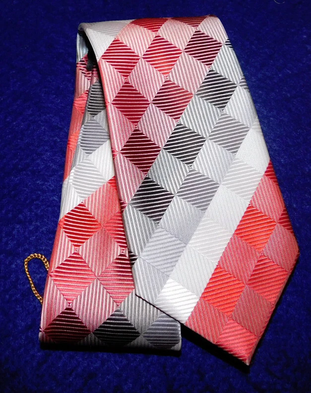 JOHN SPARKS RED/WHITE/GREY GEOMETRIC ALL POLYESTER TIE - NWT - NECK TIES. - Image 2 of 4