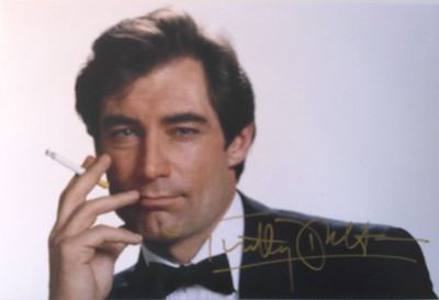 Timothy Dalton orig. Autogramm  '' James Bond 007  '' Motiv 20x30 Tuxedo