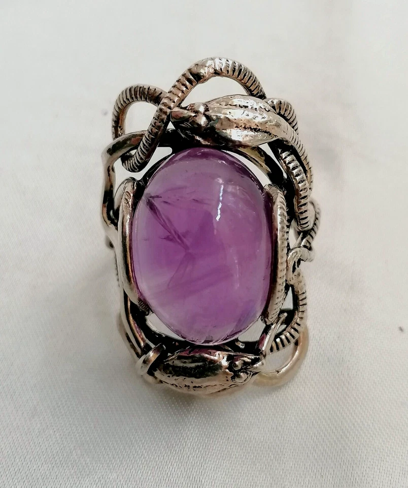 SPETTACOLARE ANELLO CON GRANDE AMETISTA CABOCHON E ARGENTO PEZZO UNICO. - Immagine 3 di 4