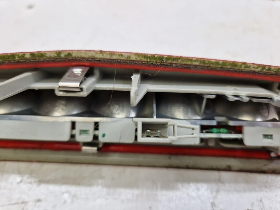 Luz de freno trasera Vauxhall Meriva 2010 1,4 gasolina 21617003 - Imagen 4 de 4