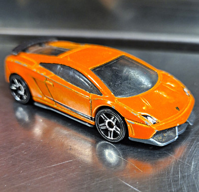 Hot Wheels Lamborghini Gallardo LP 570-4 Superleggera PKW orange 1:64 B17