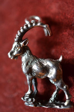 Charivari Anhänger Steinbock auf Felsen 925 Silber