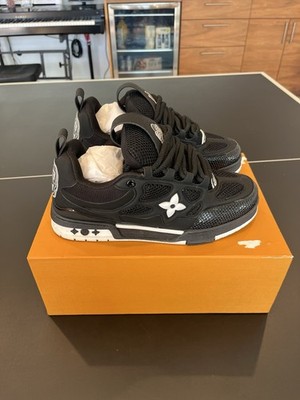 Pre Owned Excellent Louis Vuitton Black And White Classic Skates