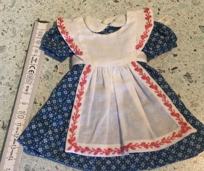 Boneka - Kleid mit bestickter Schürze