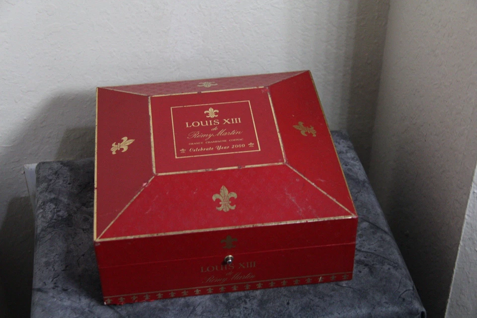 Remy Martin Luis XIII Botella Vacía Bacarat Cristal Raro Celebración Foto 3 de 4