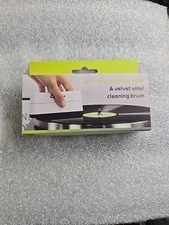 CARBON FIBER AND VELVET ANTI STATIC BRUSH FOR VINYL RECORD CLEANING. 
