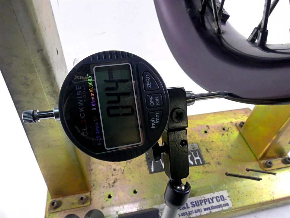 Harley Softail FXS Blackline 2011 llanta recta 16x3 radios traseros 55043-11A Foto 2 de 4