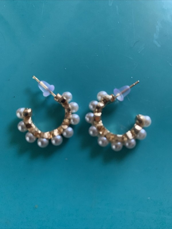 Vintage Gold tone faux pearl half hoop pierced earrings 1/2”