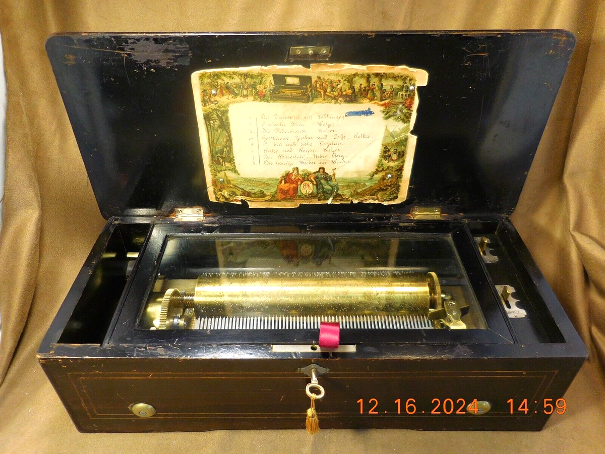 ANTIQUE HOLZWEISSIG GERMAN MUSIC BOX 9