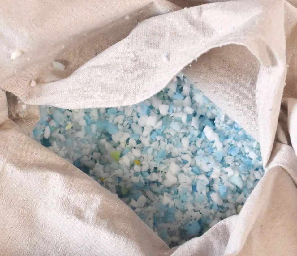 Relleno de espuma viscoelástica triturada premium hecho en EE. UU. para almohadas camas para perros Foto 2 de 4