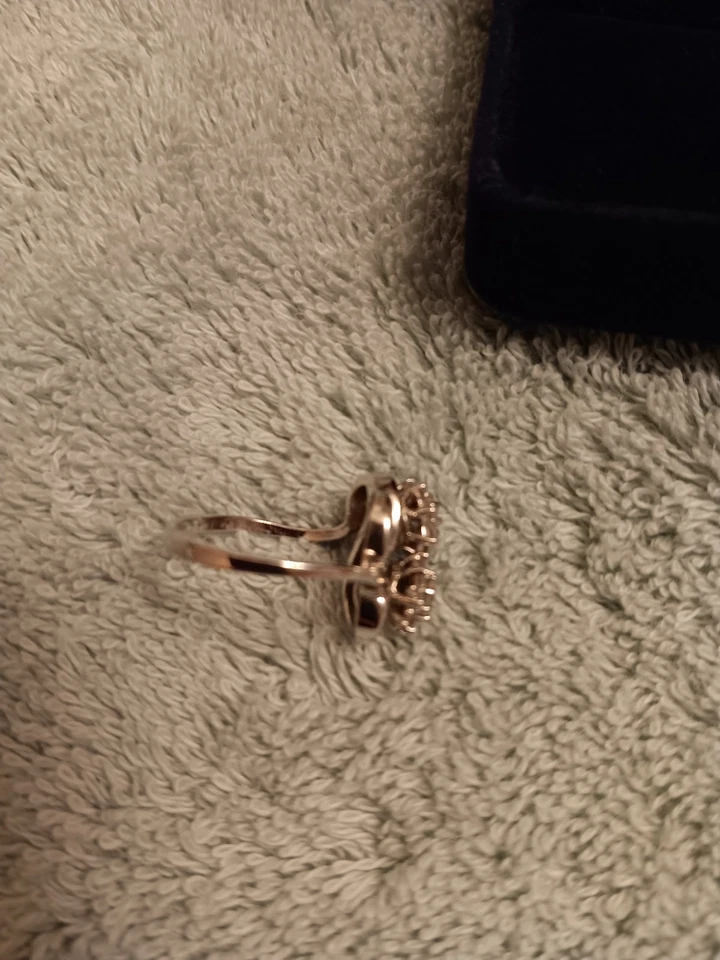 Impresionante anillo de diamantes con doble flor en oro blanco de 14 quilates Foto 3 de 4