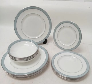 ROYAL DOULTON England 15 Piece Fine Bone China ETUDE Dinner/Side Plates & Bowls