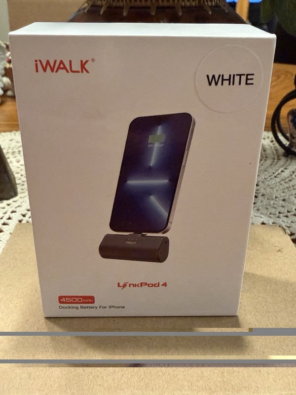 iWALK LinkPod 4 Docking Battery for iphone 4500mAh Color WHITE Portable NIB
