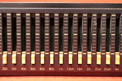 Yamaha プロフェッショナル EQ イコライザー ヤマハ Q1027 名機 Yamaha Q1027 Professional Series 27 Band Graphic Equalizer for