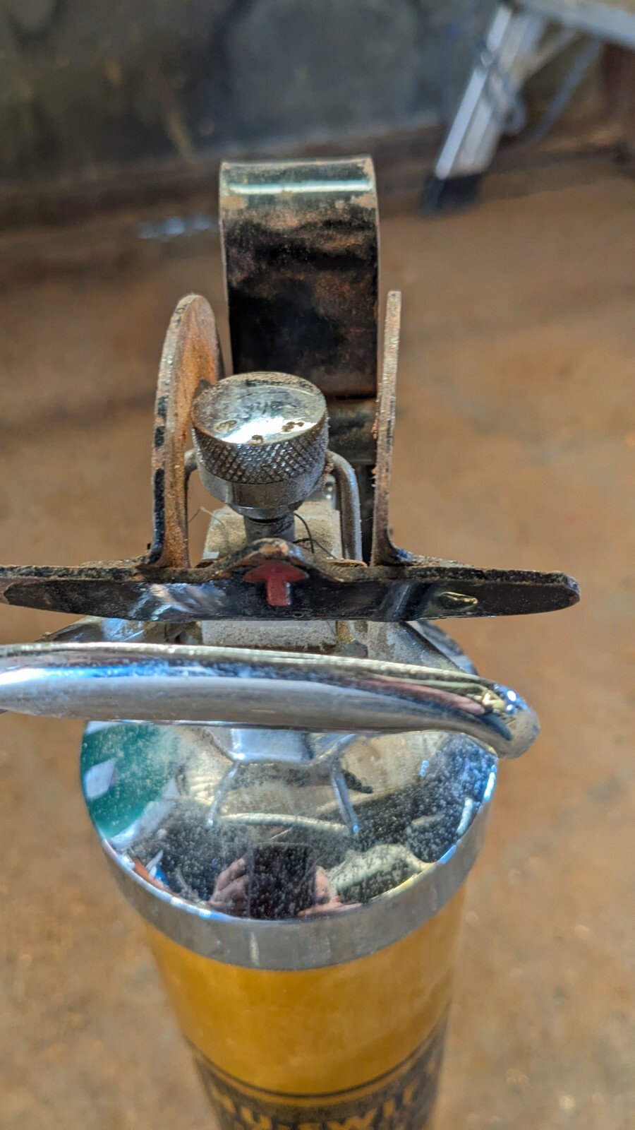 NUSWIFT Vintage fire extinguisher (Classic car, Collectible, 1969/1970