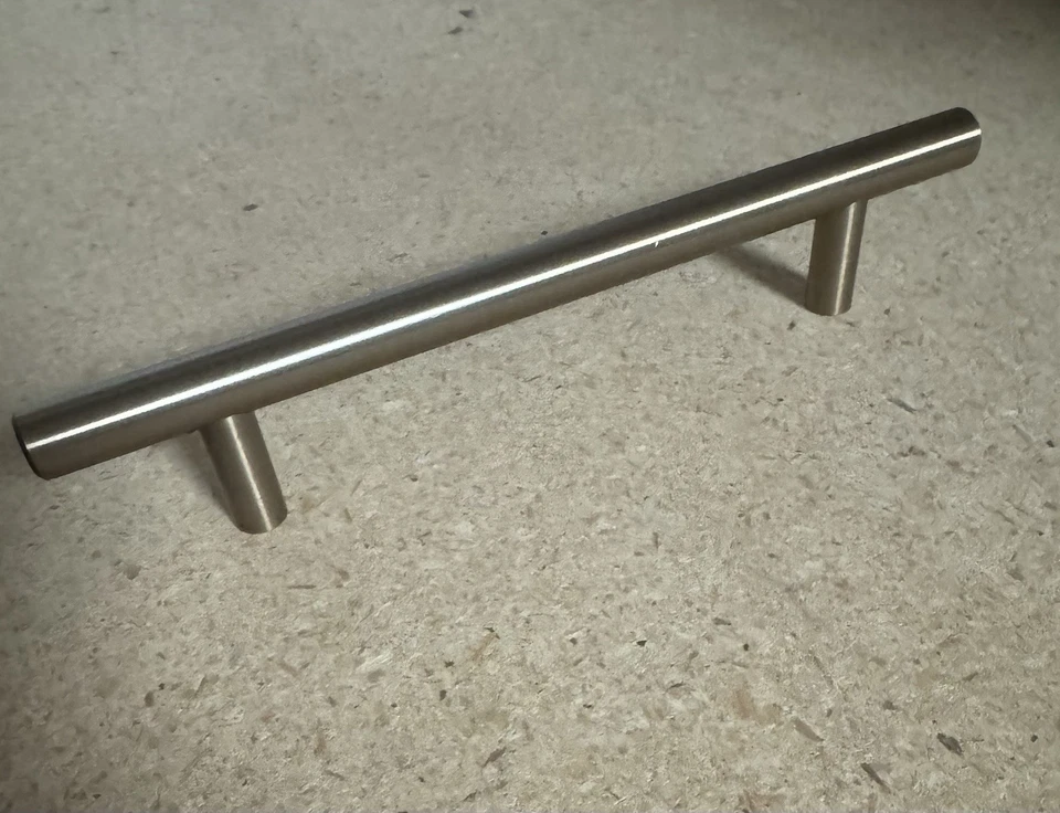 Paquete de 12 barras sólidas Liberty de 6-5/16 pulgadas Tiradores de gabinete de bronce champán P01246C-CZ-C Foto 2 de 4