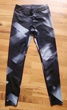 Women  s Athleta Leggings Size Small Black Gray