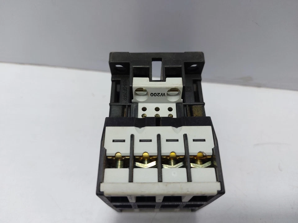 Benedikt & Jager K3-10A00-40 Electrical Contactor 180-210V 50Hz / 200-240V 60Hz - Image 3 of 4