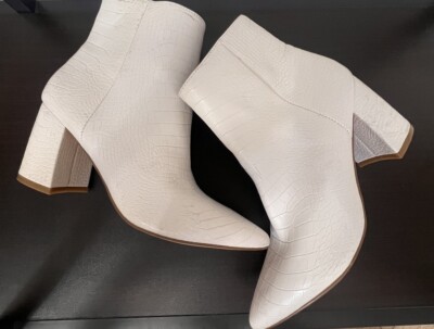 Steve Madden Nadalie White Croc Texture Ankle Booties size