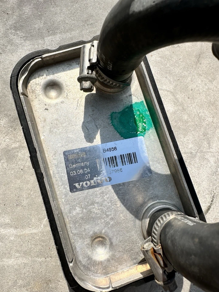 Volvo S40 2.4i 2006 enfriador de aceite de motor original 30637966 OEM 06 Foto 4 de 4