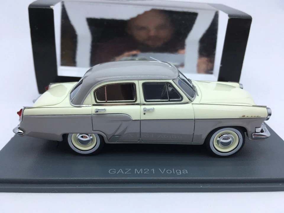 🇺🇦 1:43 Volga GAZ  M21 NEO White Gray 1/43 damaged box / No front number - Image 2 of 4