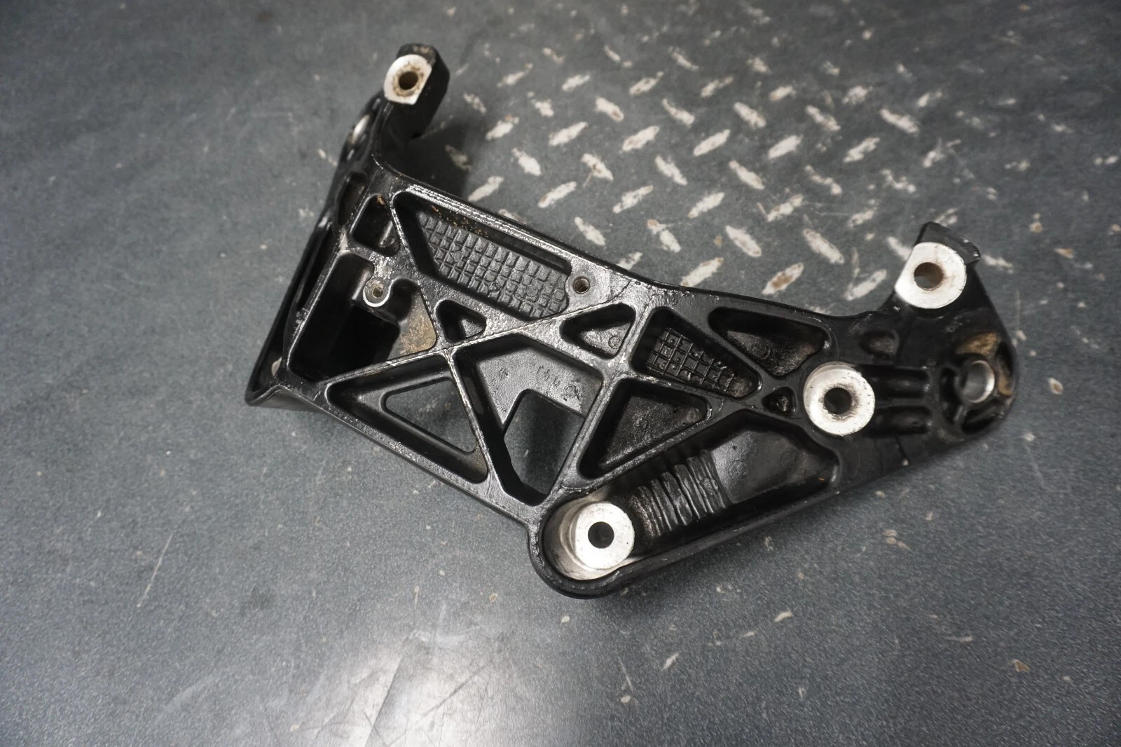 1995-2005 Yamaha OEM Engine Mount Front Upper Bracket 63M-21415-03-00 GP1200