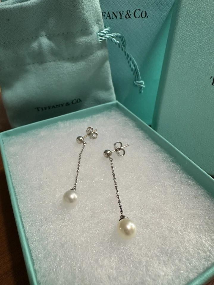 Pendientes colgantes de perlas de plata de 1,8 g de la colección Tiffany & Co. Ziegfeld Foto 2 de 3