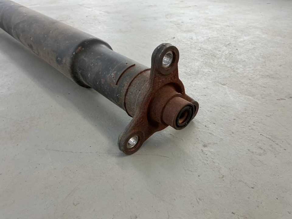 2004-2009 JAGUAR XJ VANDEN PLAS 4.2L REAR AXLE DRIVE SHAFT OEM Foto 2 de 4