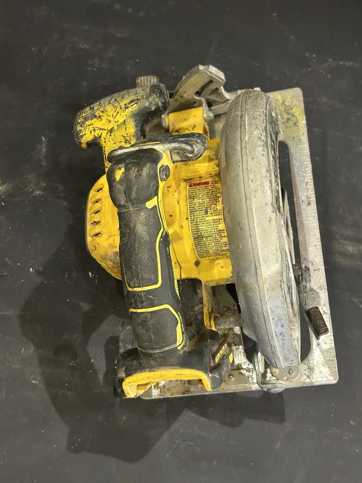 (MA3) DeWALT 20V Max 7-1/4" in. DCS573 Brushless Circular Saw FLEXVOLT Tool Only - Image 2 of 4