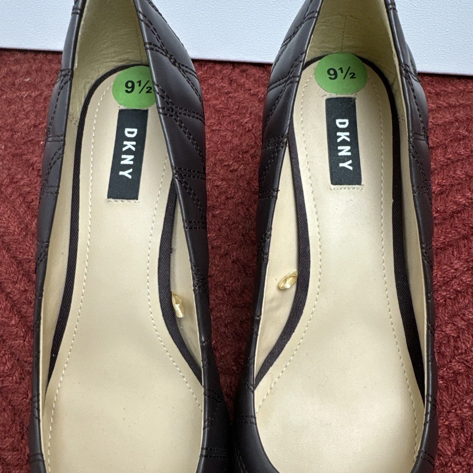Tacones puntiagudos sintéticos marrón DKNY para mujer talla 9,5 Foto 3 de 4