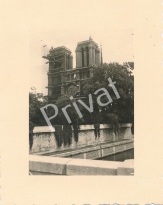 Foto WK II 5. Torpedoboot Flottille Besatzung Ausflug Paris Notre Dame L1.91