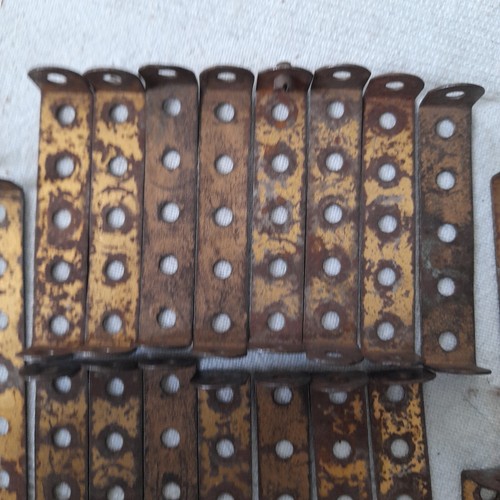 Vintage Meccano Gold Doppelwinkelstreifen, verschiedene Größen x30, gebrauchter Zustand. - Bild 4 von 7