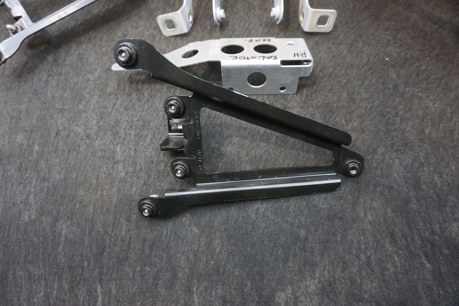 Set Of Rear Bumper Retaining Support Bracket 4S0813499C Audi R8 GT4 4S 2016-2018