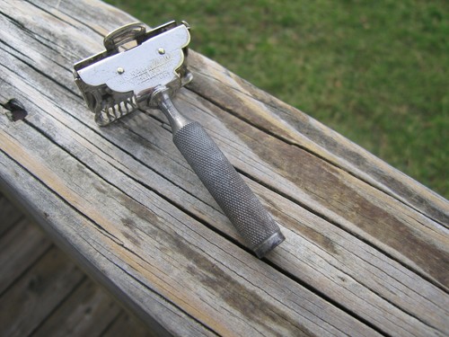Beautiful Gem "Damaskeene" SE Safety Razor w/ Original Case - Picture 11 of 12
