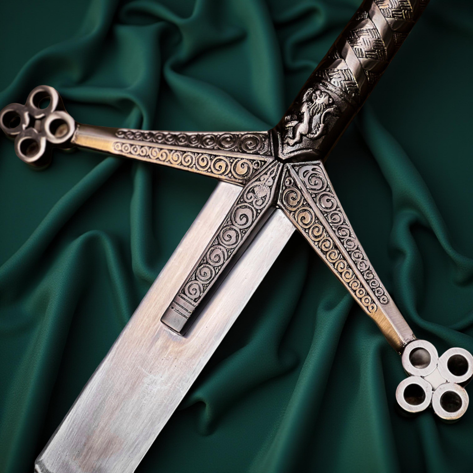 Scottish Claymore Sword – Highlander Two-Handed Stainless Steel Greatsword