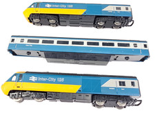 Hornby R069 OO Gauge Class 43 W43002/W43003 Dummy Multicolor Runner Unboxed Read