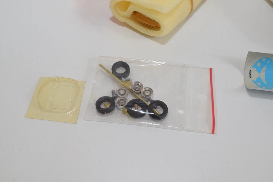 KIT AVVIAMENTO RESINA B84 1:43 FERRARI 250 GTO #25 LE MANS 1964 MIB - Immagine 4 di 4