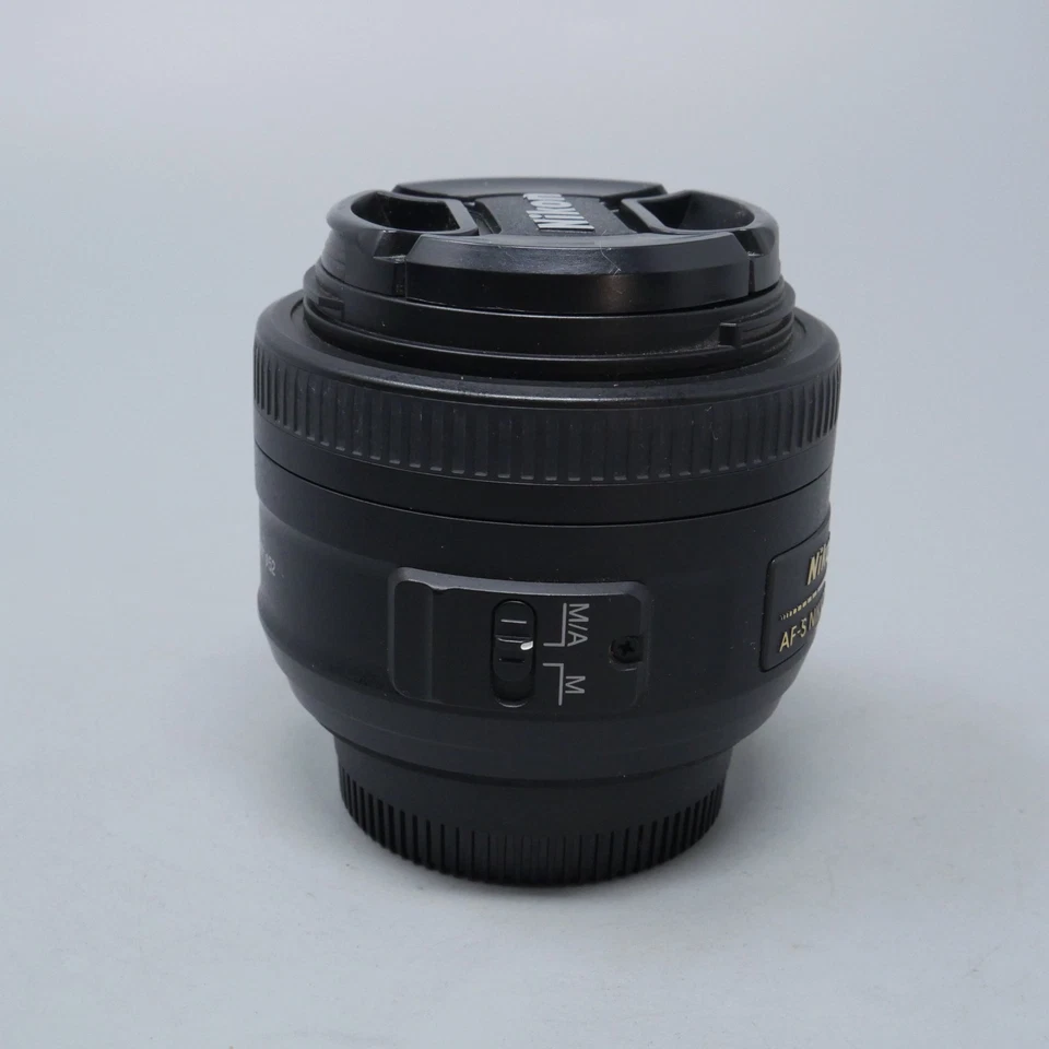 Lente Nikon NIKKOR AF-S 35 mm DX f/1,8 Prime - más bolsa para lentes Foto 4 de 4