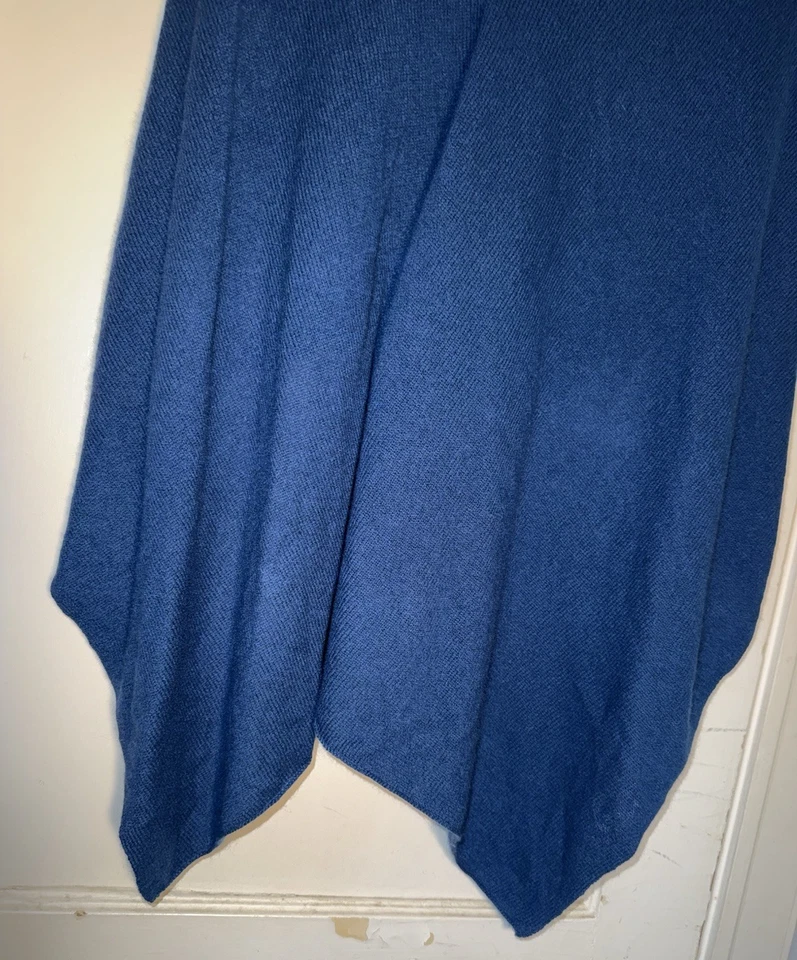 Poncho Suéter Topper Azul Claudia Nichole 100% Cachemira Talla O/S Foto 3 de 4