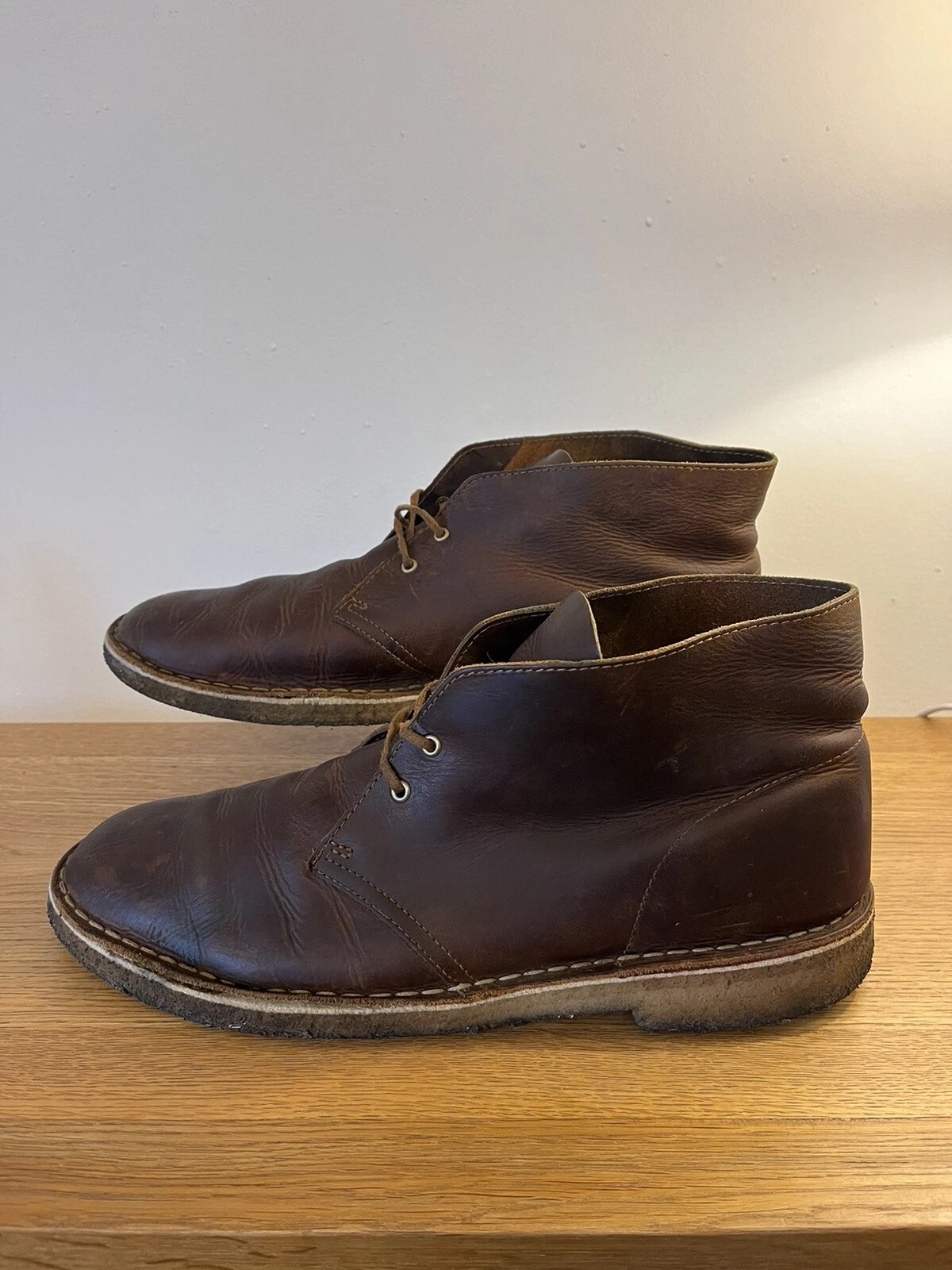Stivaletti Clarks Originals in pelle marrone Desert Trek UK 11 11G suola gomma