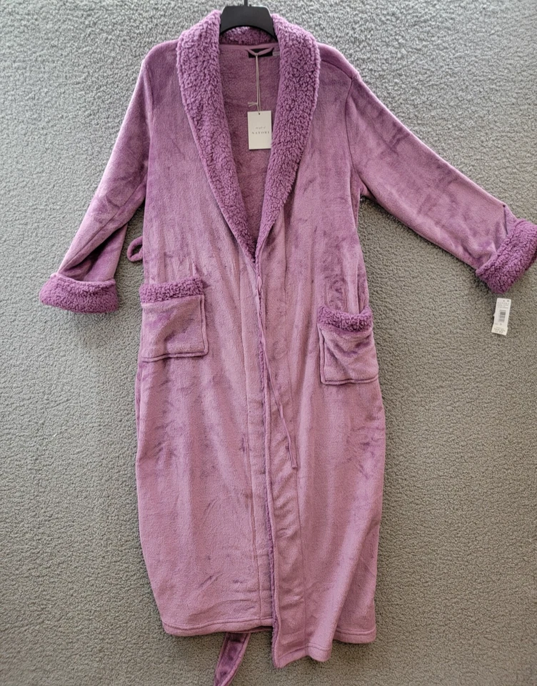 Bata Sherpa de Peluche NATORI Para Mujer Pequeña Lila Cinturón Cierre de Corbata Mangas Largas Foto 2 de 4