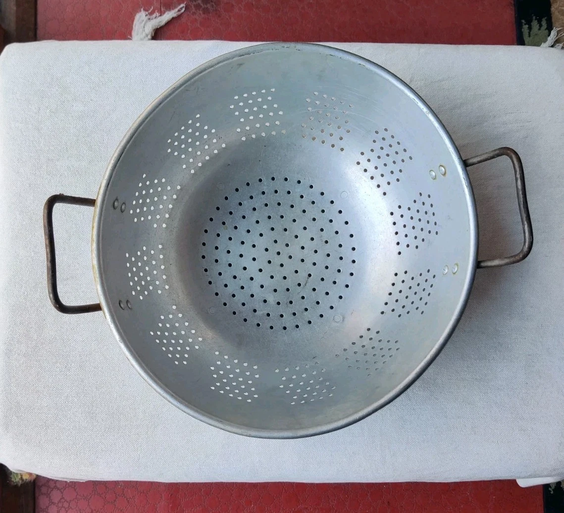 Vintage Large Colander 15" Made in Italy Metal Two Handles Industrial Strainer
Opens in a new window